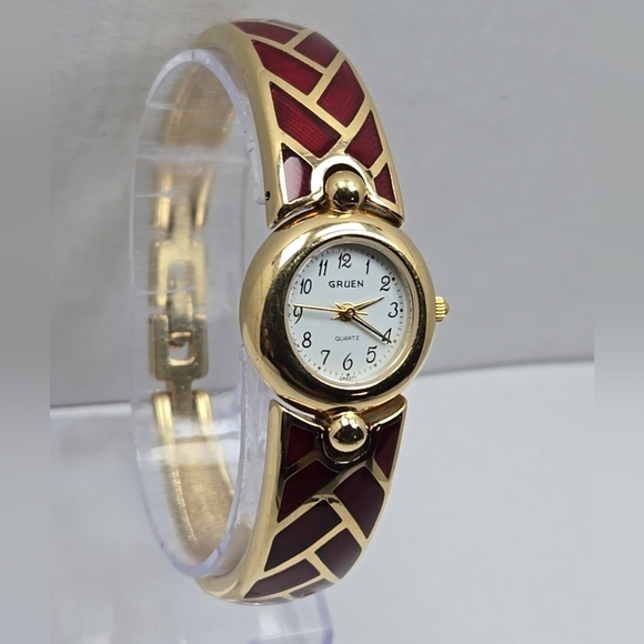 Womens Vintage Gruen Watch Gold Tone Red Enamel Bracelet Quartz New Battery Runs